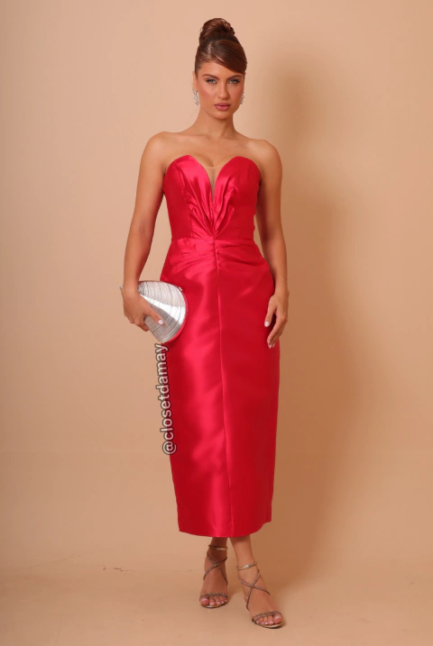 Vestido de festa midi, tomara que caia, com decote coração e drapeado - Vermelho