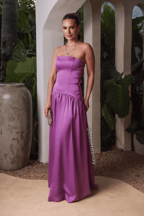 Vestido de festa longo, tomara que caia com decote reto e saia fluida - Lavanda
