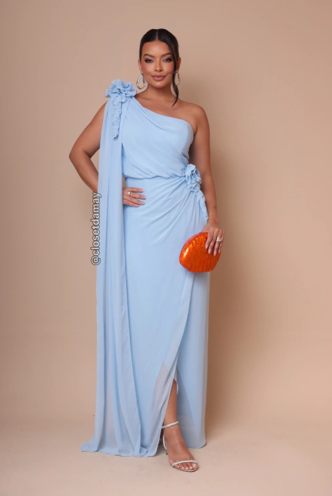 Vestido de festa longo, em chiffon, decote assimétrico, aplicação de flor e fenda - Azul Serenity