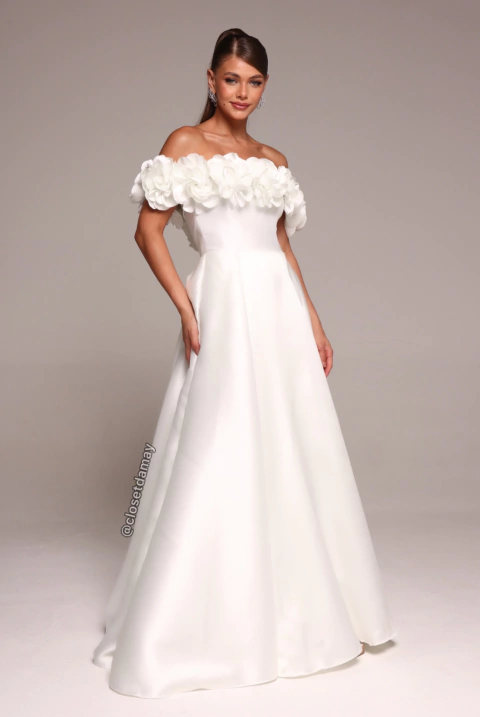 Vestido de noiva longo, em zibeline, tomara que caia com bolsos e flores removíveis - Off White