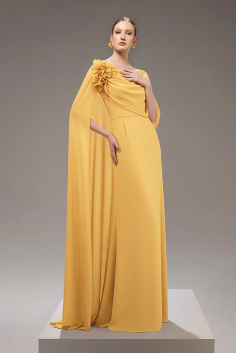 Vestido de festa longo, decote canoa com camada sobreposta flor removível - Amarelo