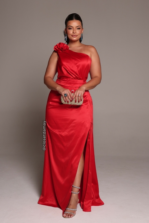 Vestido de festa plus size, decote assimétrico, com fenda e aplicação de flor - Vermelho