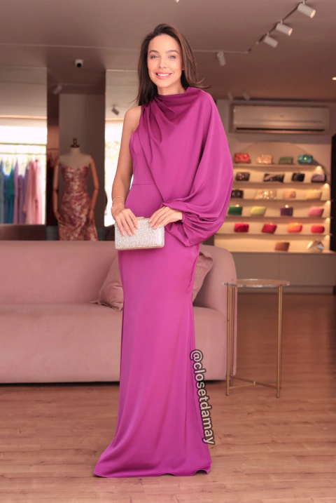 Vestido de festa longo, com decote canoa, saia reta e manga removível bufante assimétrica - Roxo