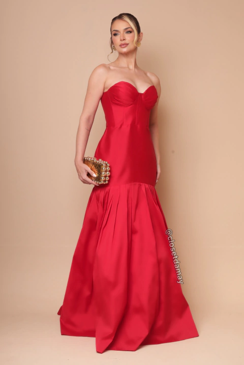 Vestido de festa longo, tomara que caia, decote coração e modelagem sereia - Vermelho