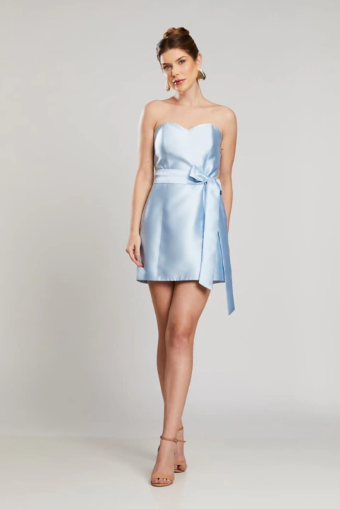 Vestido de festa curto, tomara que caia decote coração e laço fixo - Azul Serenity