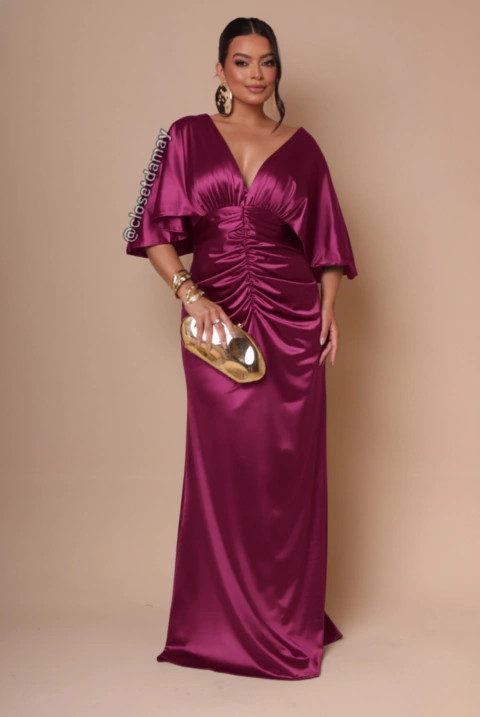 Vestido de festa plus size, decote em v e drapeado no quadril - Fúcsia