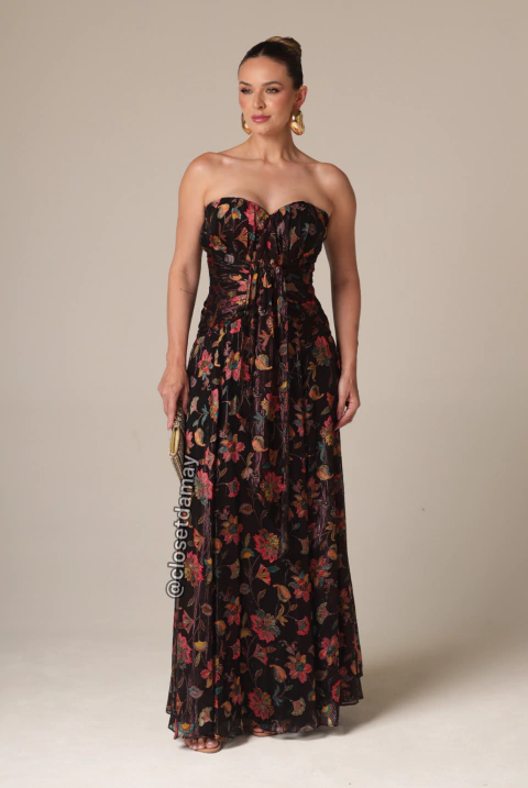 Vestido de festa longo, tomara que caia, decote coração e faixa solta - Preto