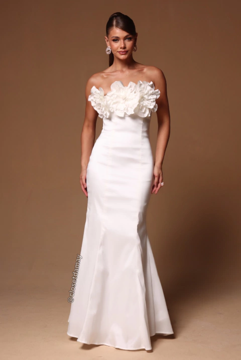 Vestido de noiva longo, sereia, tomara que caia em tafetá e aplicação em flores - Off White