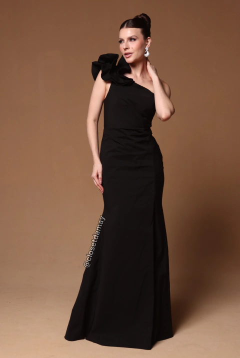 Vestido de festa longo, decote assimétrico e drapeado com fenda - Preto