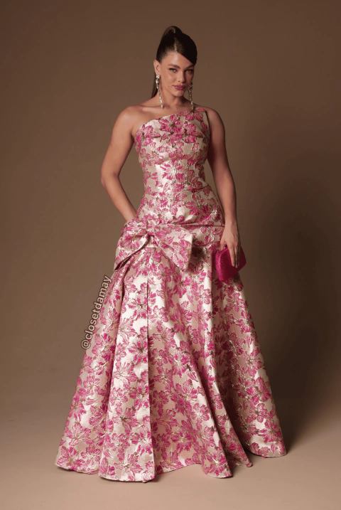 Vestido de festa longo, decote assimétrico, cintura baixa e fenda - Rosa Pink