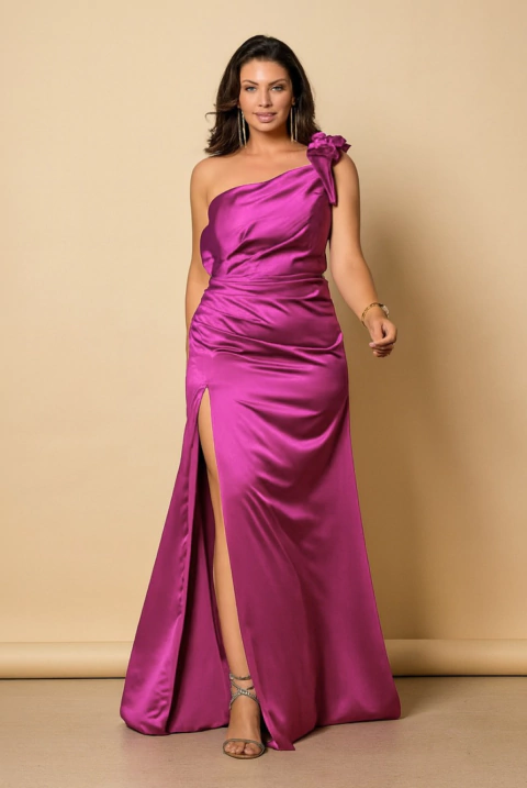 Vestido de festa longo, assimétrico com detalhe de flor e fenda lateral - Fúcsia