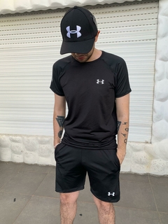 COMBO UNDER ARMOUR; REMERA, SHORT Y GORRA ( 3X1 )