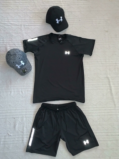 COMBO UNDER ARMOUR; REMERA, SHORT Y GORRA ( 3X1 )