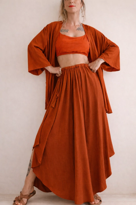 Saia Xodó longa irregular, em Viscolinho, ampla