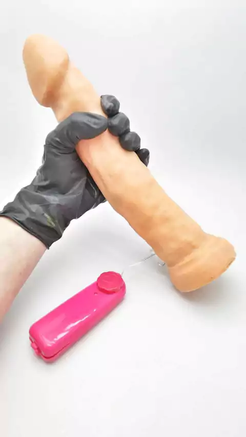 Pênis de borracha com vibração 29x5.5 cm