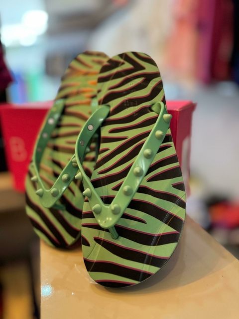 Chinelo de Dedo Multicolorido Estampa Brizza Rock