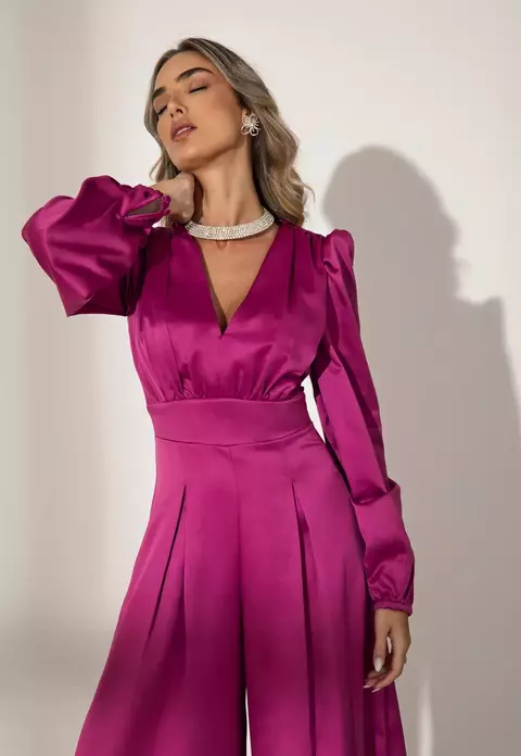 Macacão Pantalona Acetinado com Manga Longa e Detalhes Sofisticados - comprar online