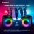 Dos parlantes Bluetooth SUONO de 6.5 pulgadas con luces RGB encendidas, mostrando la función TWS, con personas bailando en el fondo y ambiente de fiesta.