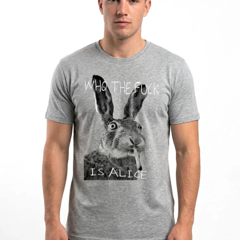 Remera Unisex - Who is Alice