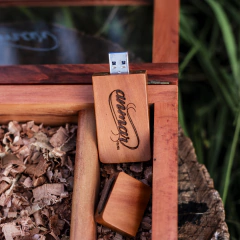 Caixinha de madeira peroba rosa nobre Itália tampa de vidro 6mm + personalização + pendrive - comprar online