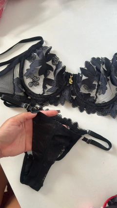 Conjunto flores preto - comprar online