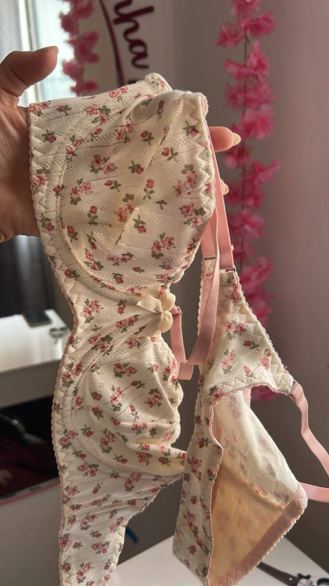 Conjunto em renda florido