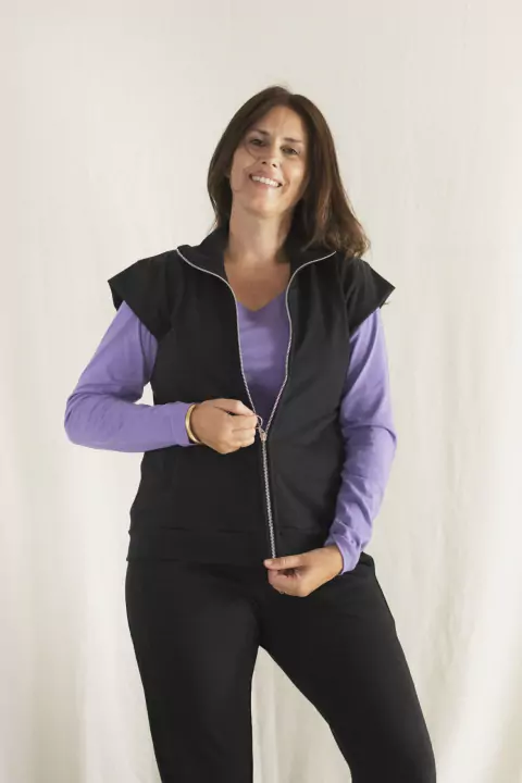 CHALECO BRISA RÚSTICO CON MANGAS