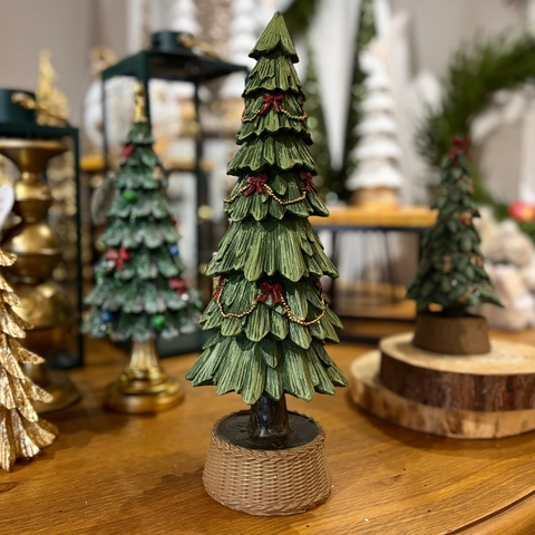 NATAL ARVORE EM RESINA VERDE LAÇO VERMELHO BASE MARROM