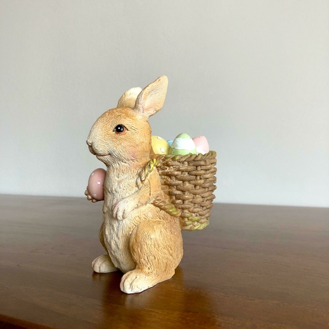 COELHO EM RESINA COM CESTO DE OVOS 12,5CM