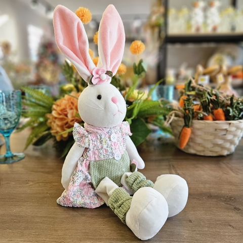COELHO/A PÁSCOA PELÚCIA SENTADO ROUPA FLORAL 53CM - comprar online