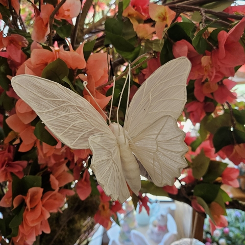 BORBOLETA DE PÁSCOA DECORATIVA DE PENDURAR BRANCO 20CM - comprar online
