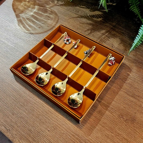 NATAL KIT C/4 COLHERES PINGENTES DOURADOS NATALINO EM AÇO INOX - comprar online