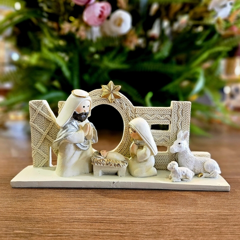 NATAL SAGRADA FAMILIA ESCRITA NOEL EM RESINA 18X9CM - comprar online