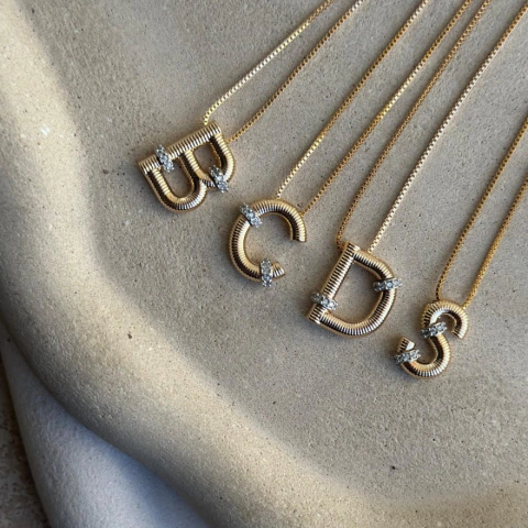 Colar Letras Banhado a ouro