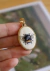 Colar Bordado oval Apia Aurea - Abelha | Sob-Encomenda - linhasbordadas