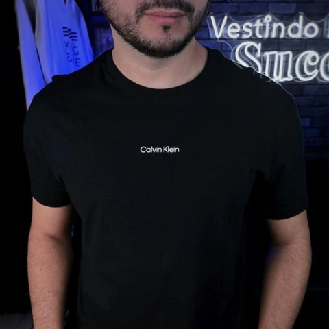 Camiseta Calvin Klein Flame Assinatura Preto - comprar online