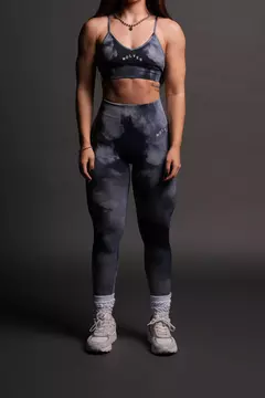 WOLVES PYRAMID "EVERSON SEAMLESS" SCRUNCH LEGGINGS IN DARC BLUE BIG GHOST CLOUDS en internet