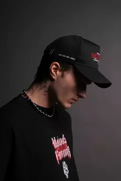 NUESTRO CORAZÓN 5 PANEL HAT IN BLACK - comprar en línea