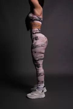 Our Passion "Everson Seamless" Scrunch Leggings in Brown/Light Mauve Woodland Camo - comprar en línea