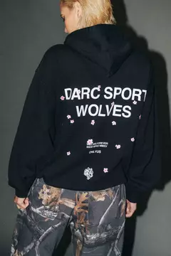 DARC SPORT WOLVES BLOSSOM "PIERCE" HOODIE IN BLACK - comprar en línea