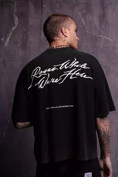 ROSES WHILE WE'RE HERE "PREMIUM" BOX CUT TEE IN BLACK - comprar en línea