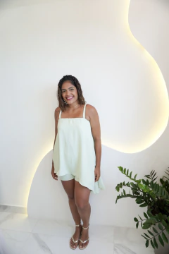 Conjunto de blusa assimétrica e short