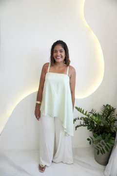 Conjunto de blusa assimétrica e short - comprar online