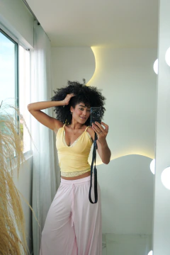 Blusa em Poliamida Dupla com Renda