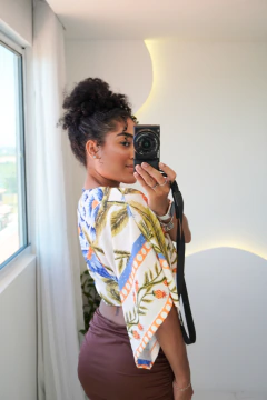 Blusa Estampada com Amarração na internet