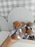 Mini Urso Teodor - 18 cm com laço