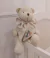 Urso de tricô com laço bordado na internet