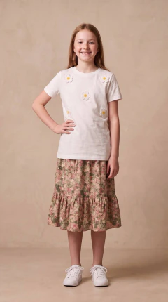 T-shirt com aplicação florzinha de crochet Margarida