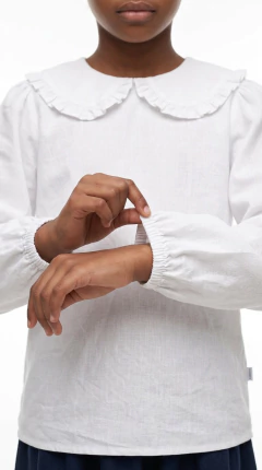 Blusa com golinha e babadinho Tudy na internet