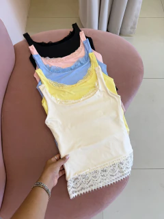 BLUSINHA DE RENDA